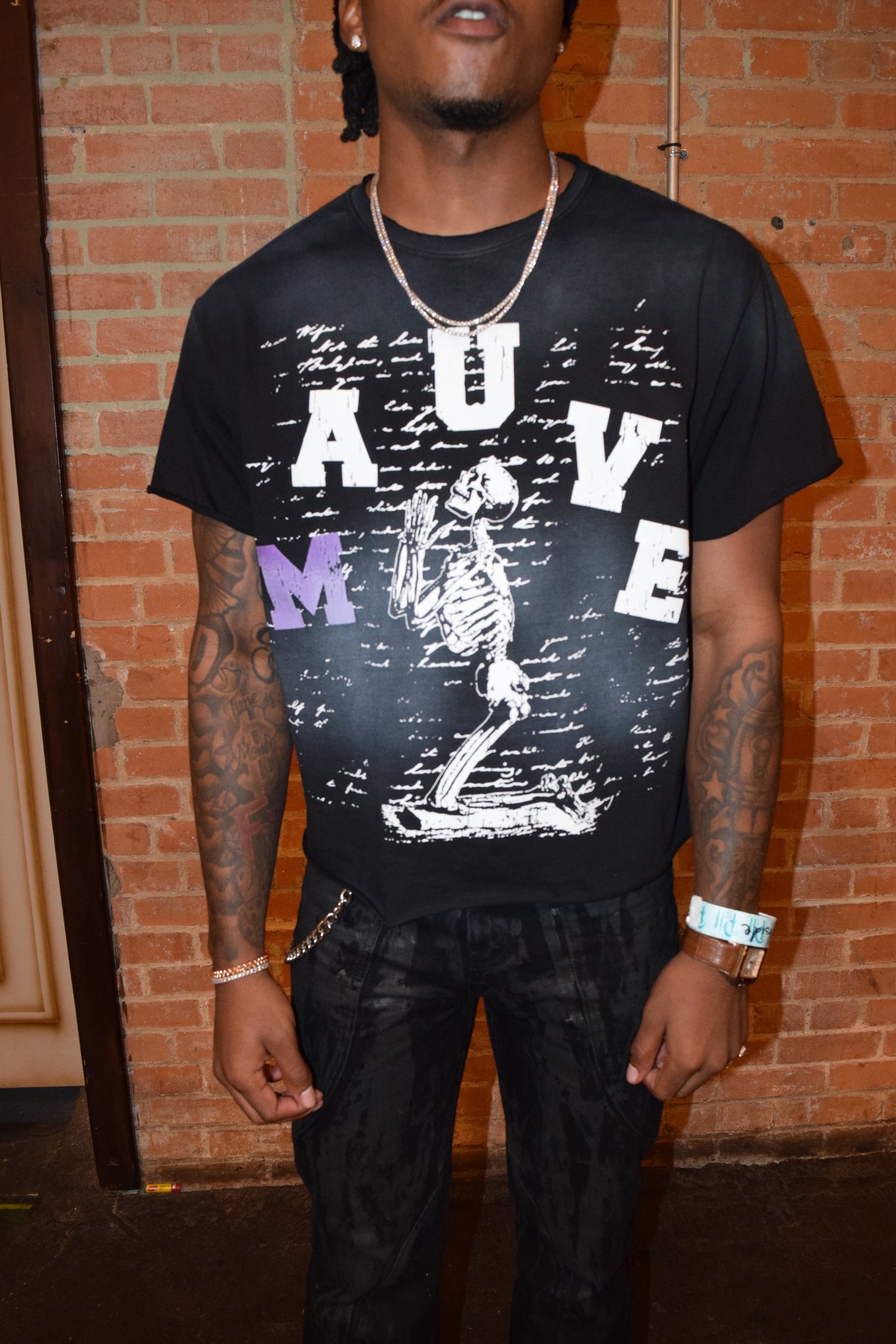 BLACK WASHED “PRAYING SKELE” VINTAGE TEE