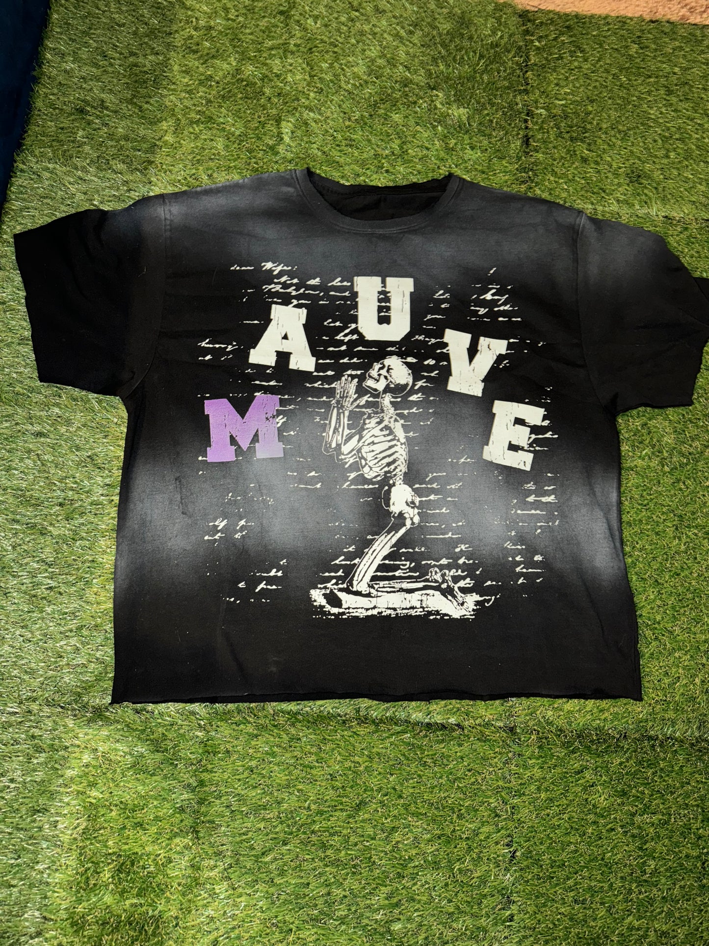 BLACK WASHED “PRAYING SKELE” VINTAGE TEE